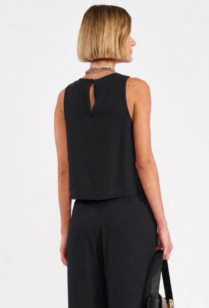 Blusa Colcci Preta Gola Careca Aplique Frontal