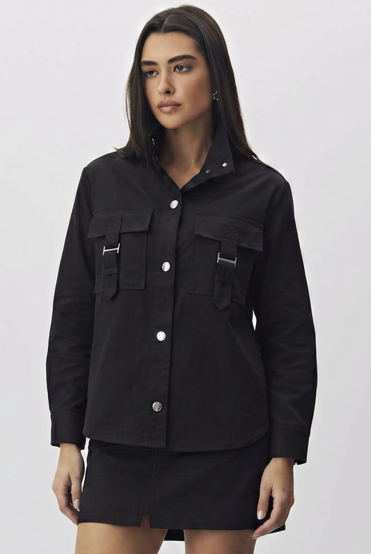 Camisa Meia Loka Preta Bolsos Frontais Aplicações