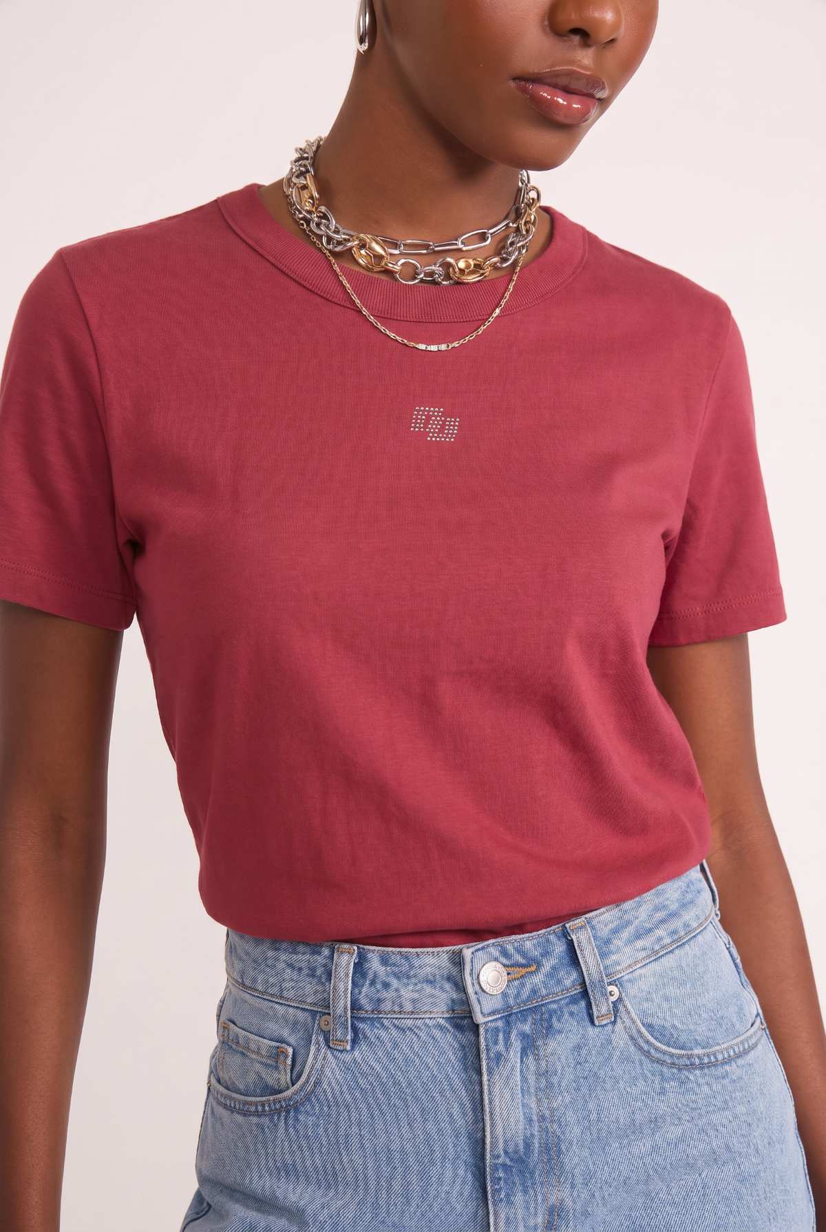 Camiseta Colcci Vinho Pedrarias Logo
