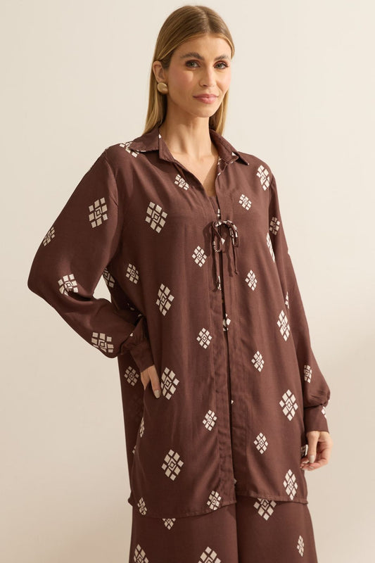 Kimono Flo Maria Marrom Estampa Geométrica