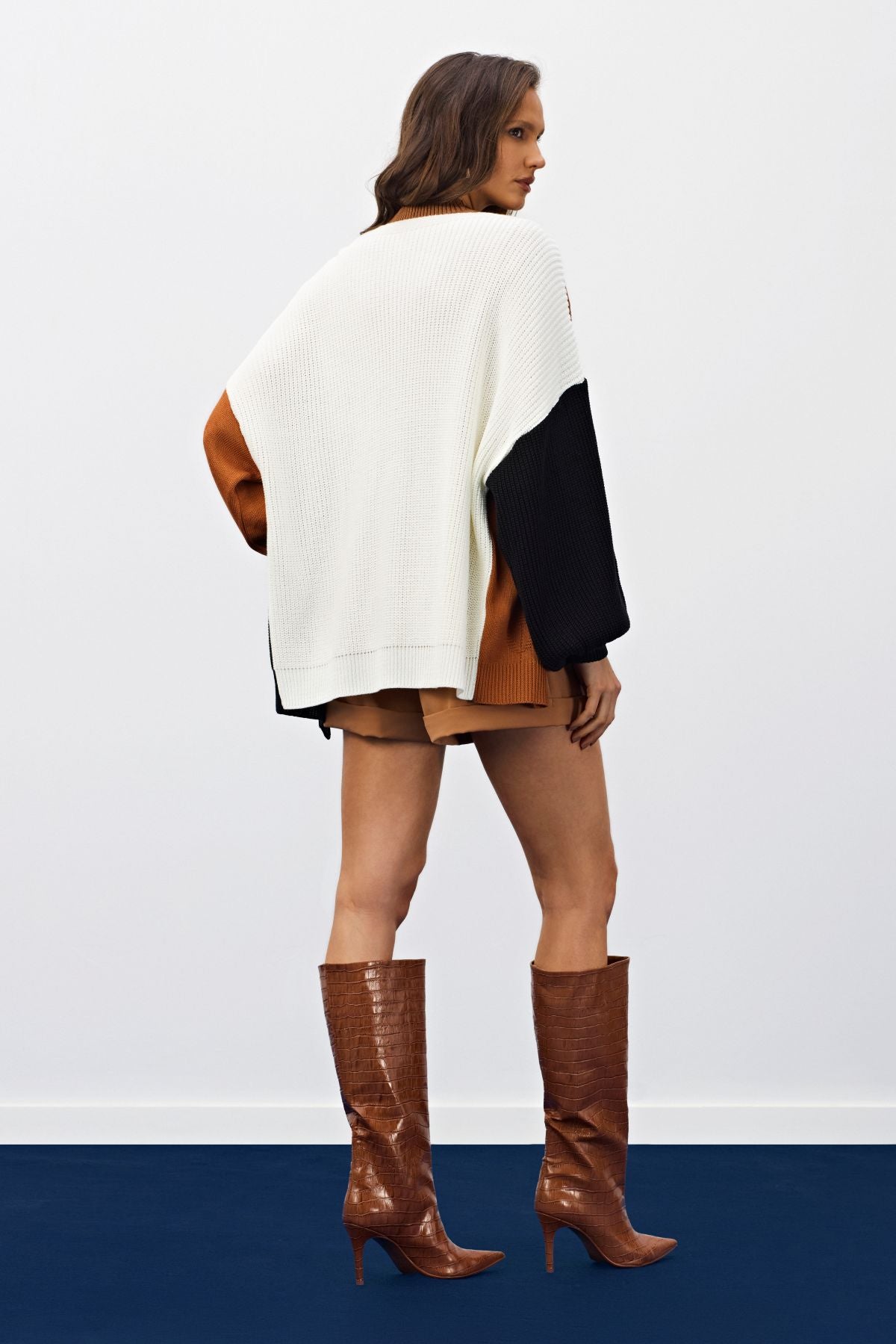 Short Bege Com Botão Duplo Meia Loka