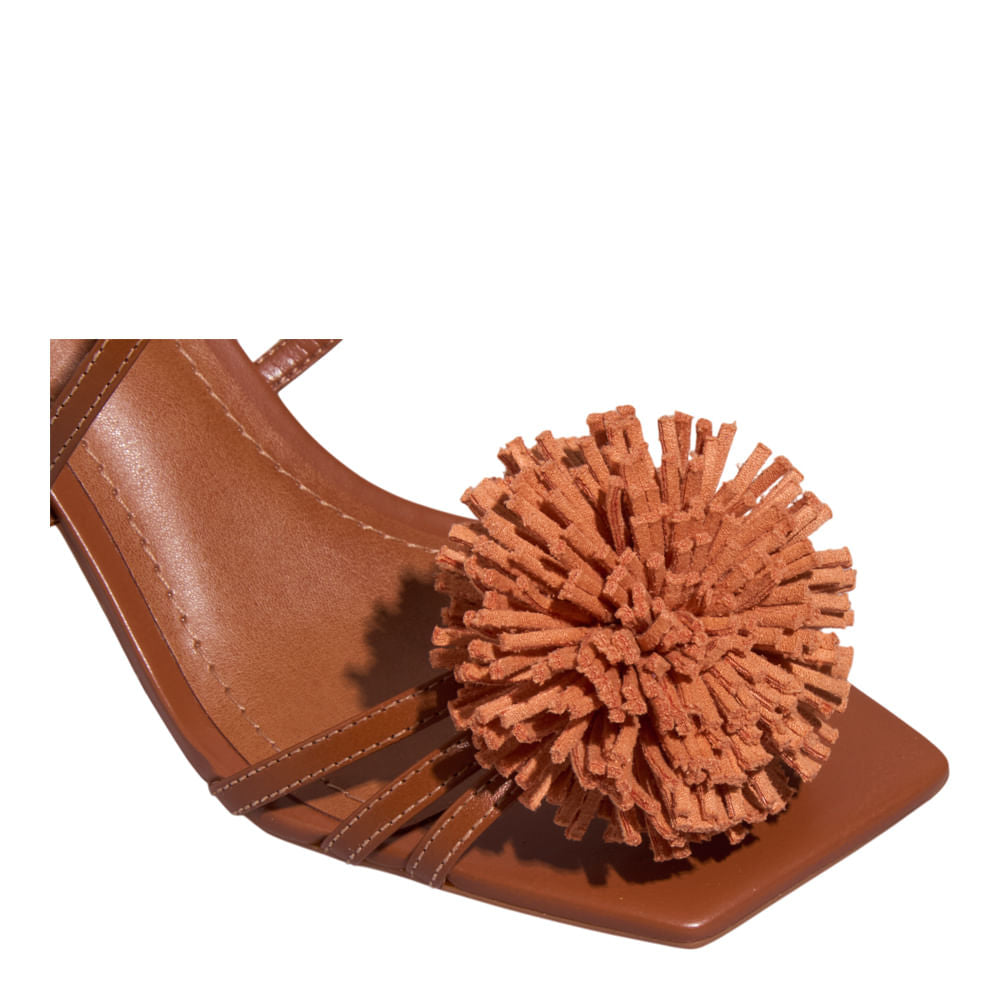 Sandália Pompom Santa Lolla Marrom Salto Grosso