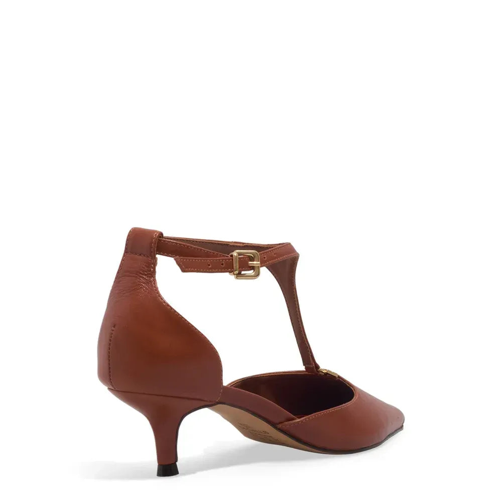 Scarpin Degalls Caramelo Couro T-Strap Salto Baixo
