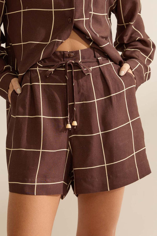Short Flo Maria Marrom Xadrez Cintura Alta