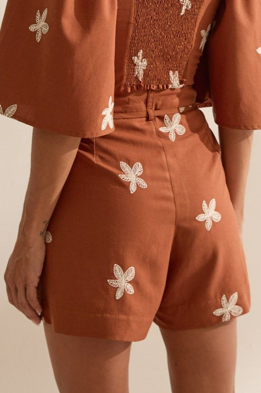 Short Flo Maria Terracota Linho Bordado Floral