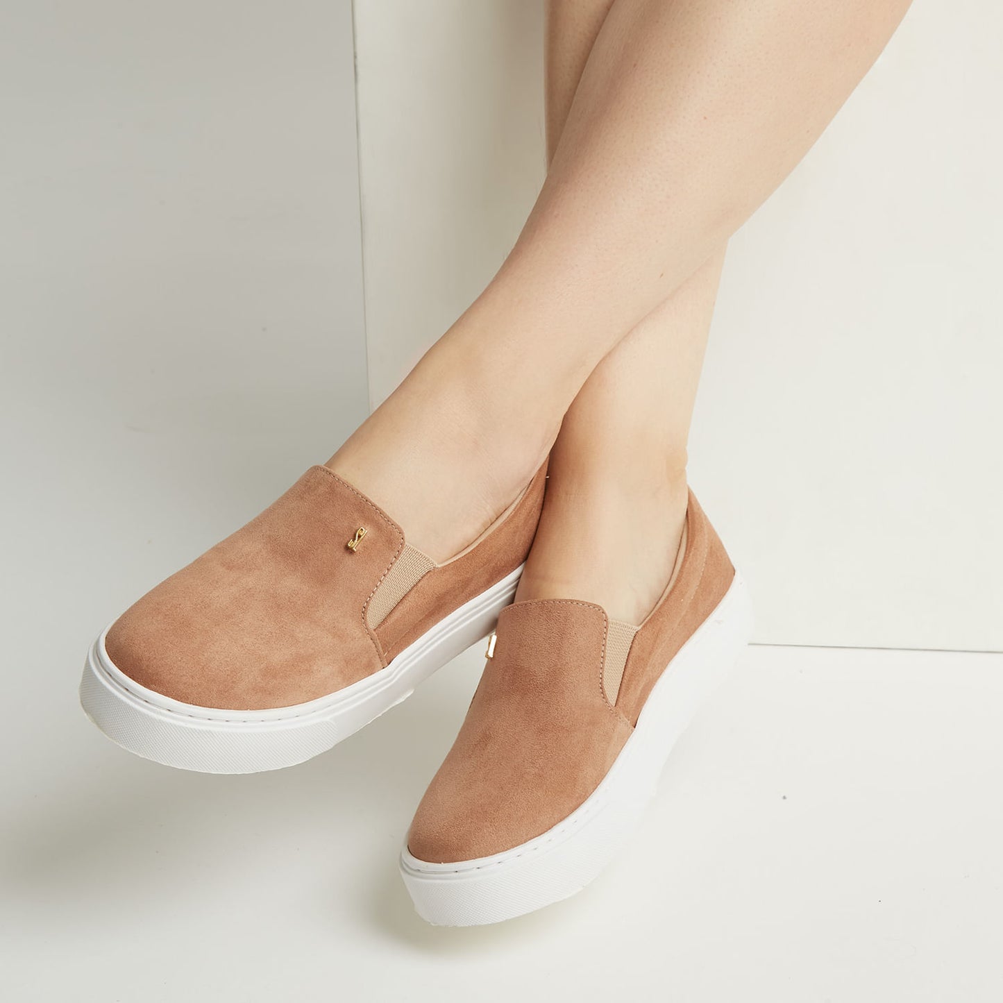 Slip On Santa Lolla Nude Camurça Sola Baixa
