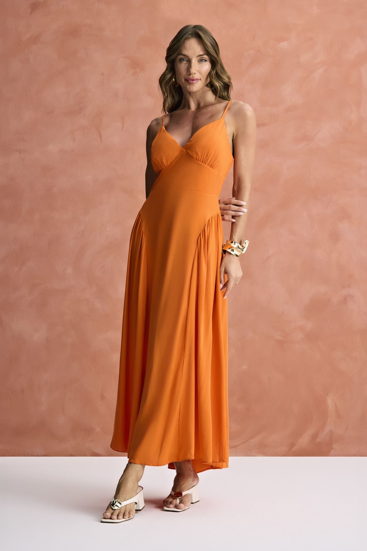 Vestido Midi Recortes Lateral Laranja Meia Loka