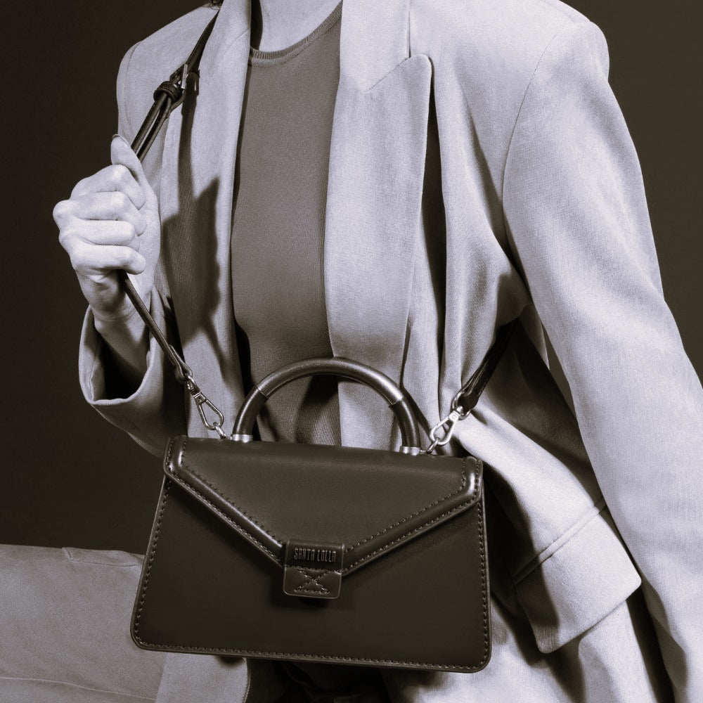 Bolsa Envelope Santa Lolla Preta Duas Alças