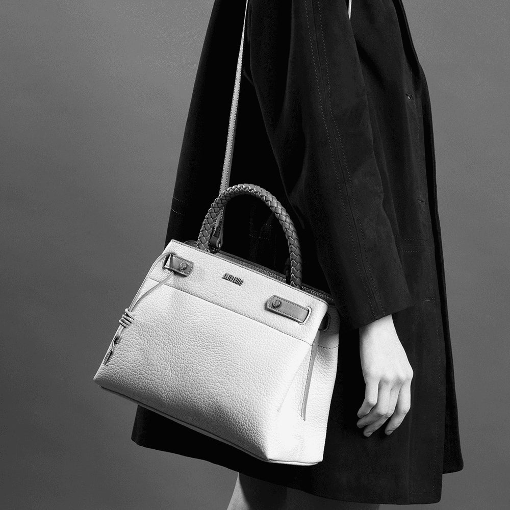 Bolsa Santa Lolla Preta Tote Alça Trançada