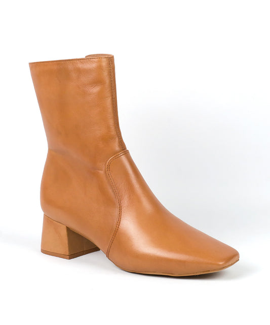 Bota Lia Line Marrom Cano Baixo Salto Bloco