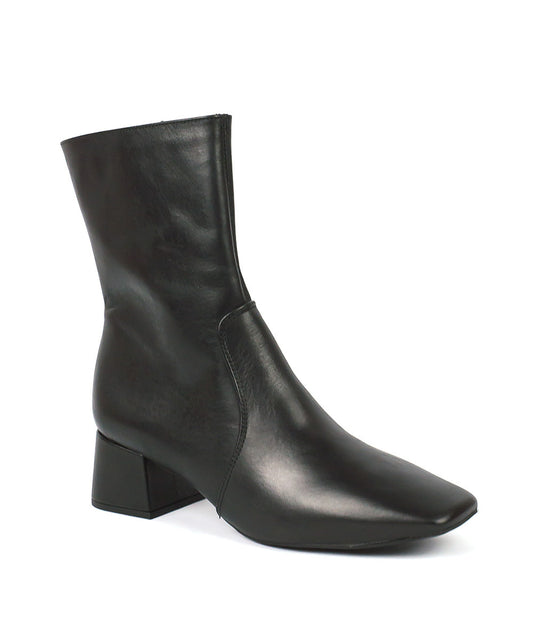 Bota Lia Line Preta Cano Baixo Salto Bloco