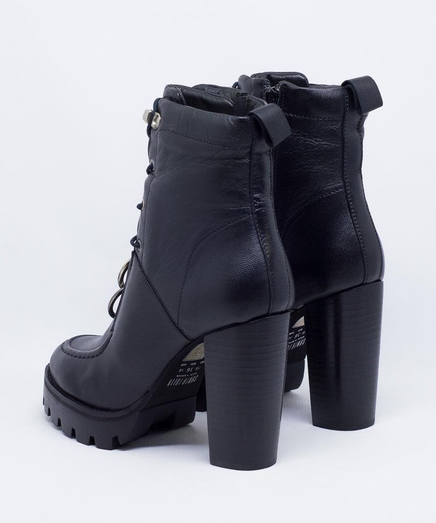 Bota Santa Lolla Preta Couro Cano Médio Salto Alto - 8404.2F42.0078.0001