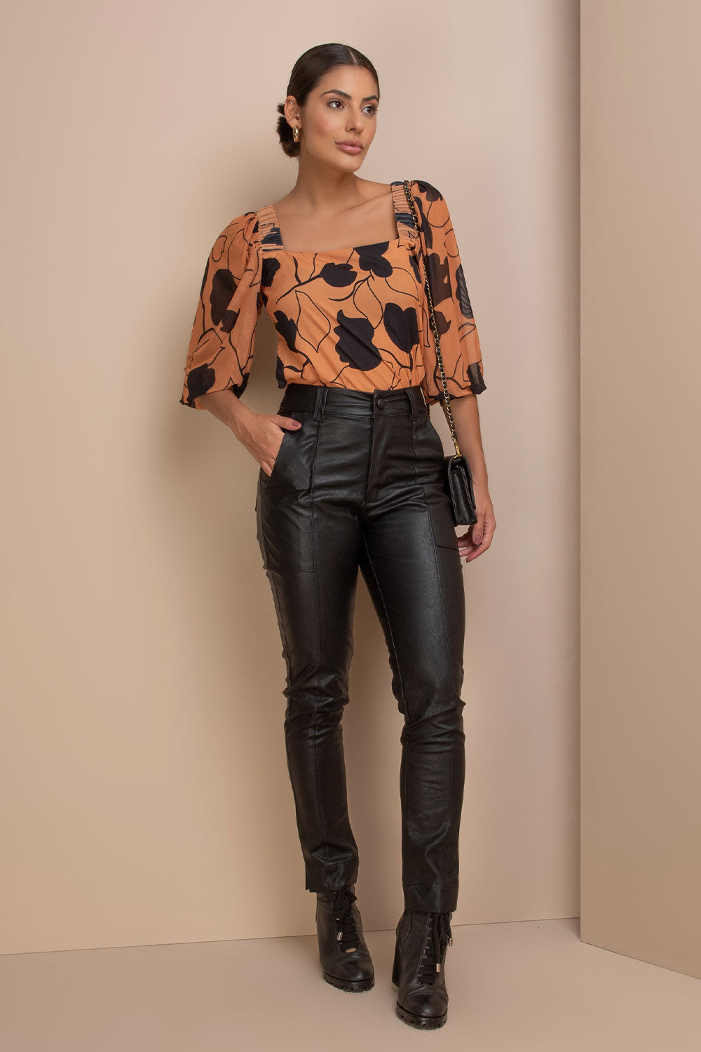 Calça Reta Preta Couro Frysaide