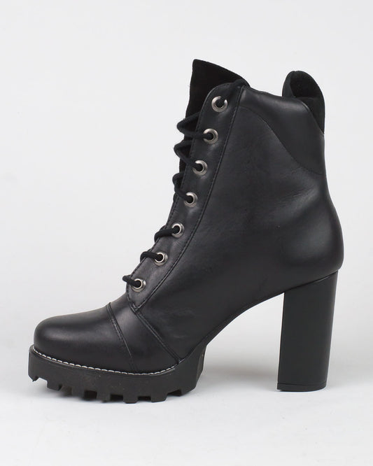 Coturno Lia Line Preto Couro Salto Meia Pata Tratorada