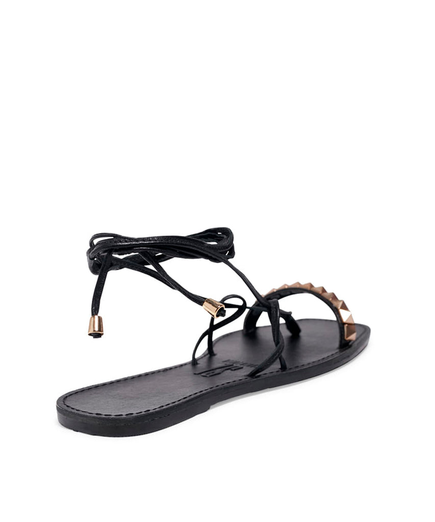 Rasteira Santa Lolla Preta Tachas Amarração