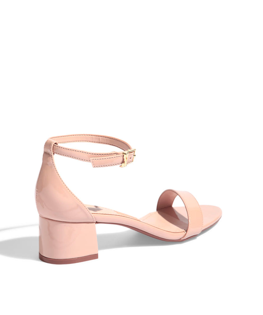 Sandália Santa Lolla Amêndoa Verniz Salto Bloco Baixo