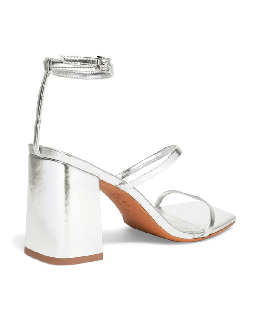 Sandália Santa Lolla Prata Metalizada Salto Grosso Tiras