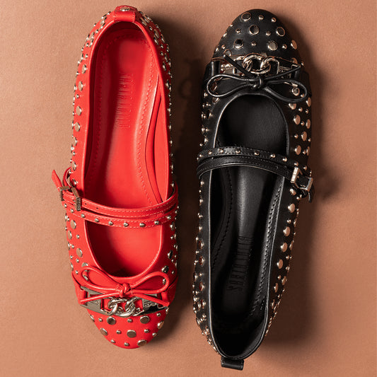 Sapatilha Preta Santa Lolla Couro Confort Tachas