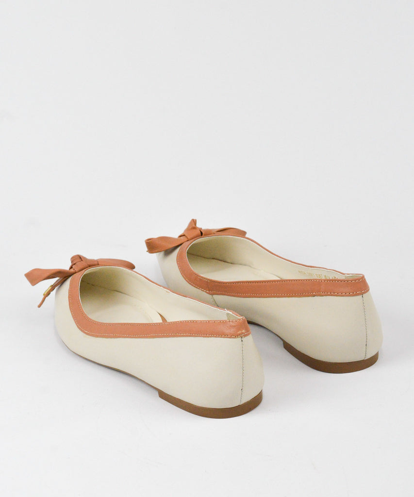 Sapatilha Santa Lolla Off White Bico Fino Couro - 00DA.3501.02E7.001A