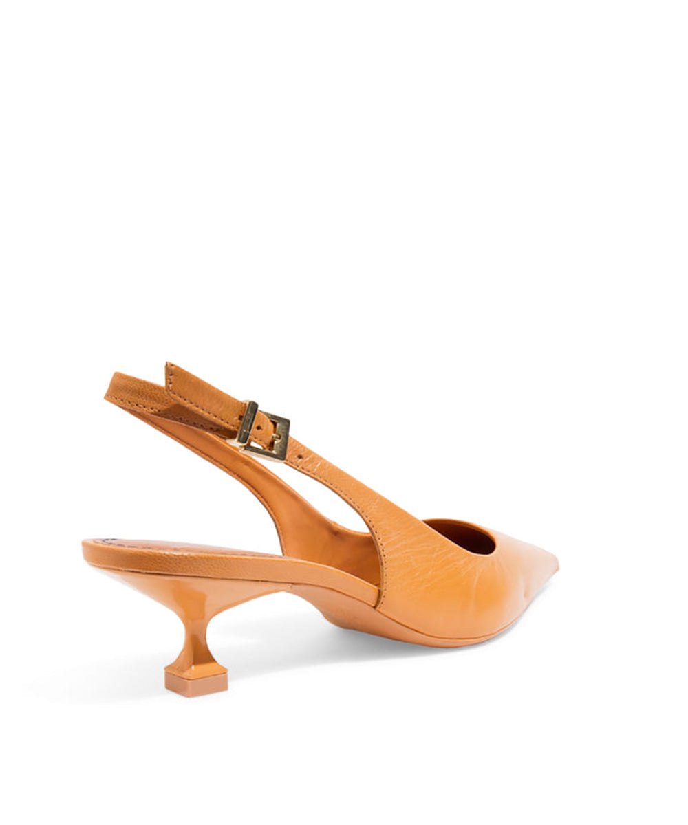Scarpin Santa Lolla Slingback Bico Fino Salto Baixo Caramelo