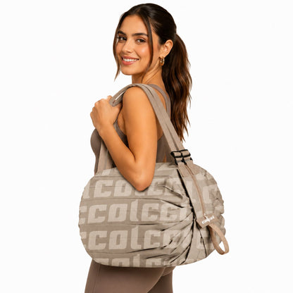 Bolsa Transversal Colcci Taupe Logo Alça Regulável