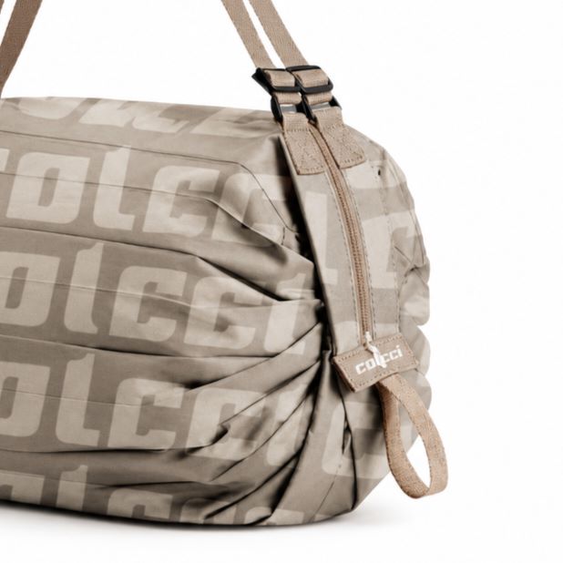 Bolsa Transversal Colcci Taupe Logo Alça Regulável
