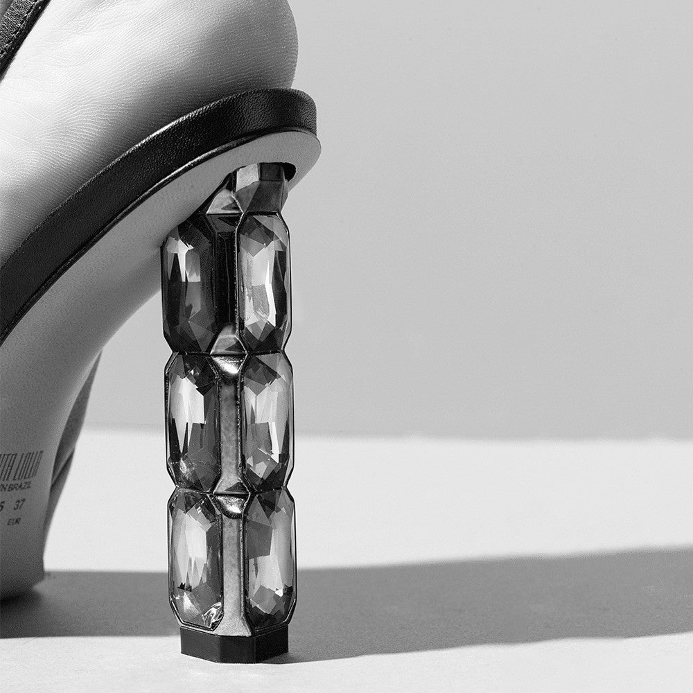 Sandália Preta Santa Lolla Salto Bloco Em Pedrarias