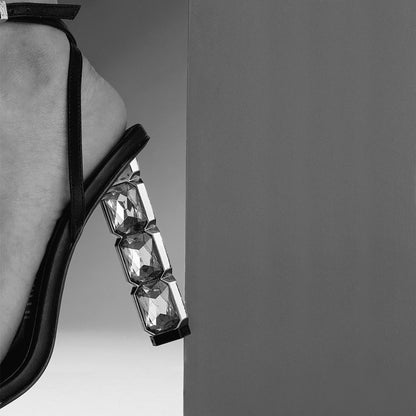 Sandália Preta Santa Lolla Salto Bloco Em Pedrarias