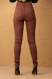 Calça Skinny Jeans Marrom Frysaide Com Botão Dourado