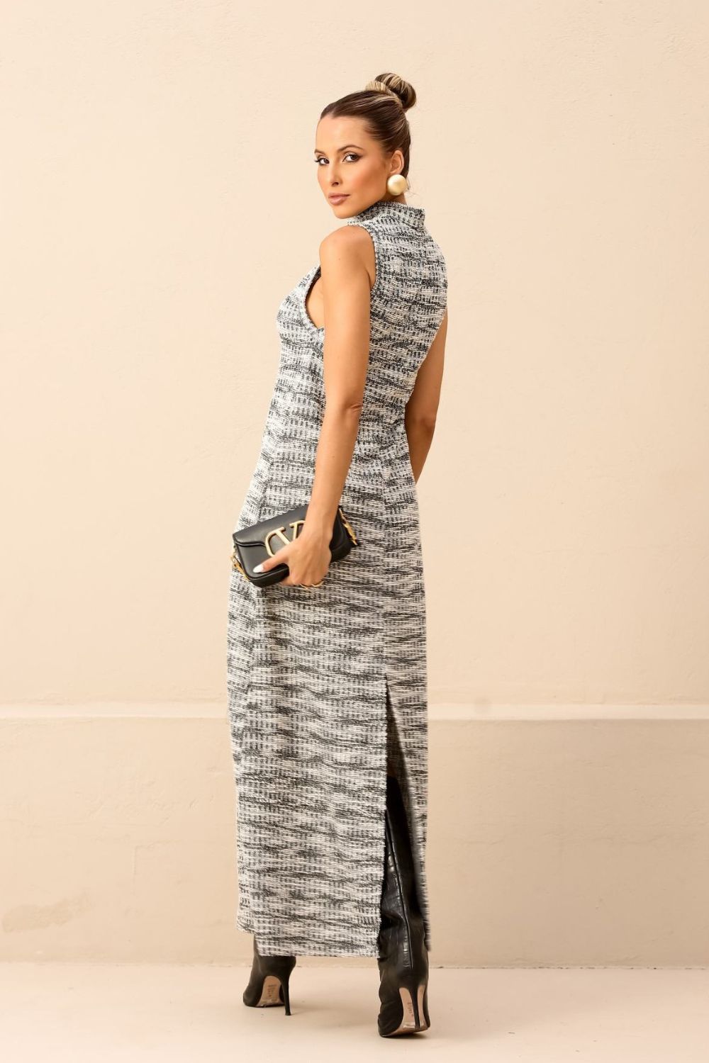 Vestido Longuete Tweed Preto E Prata Gola Alta Frysaide