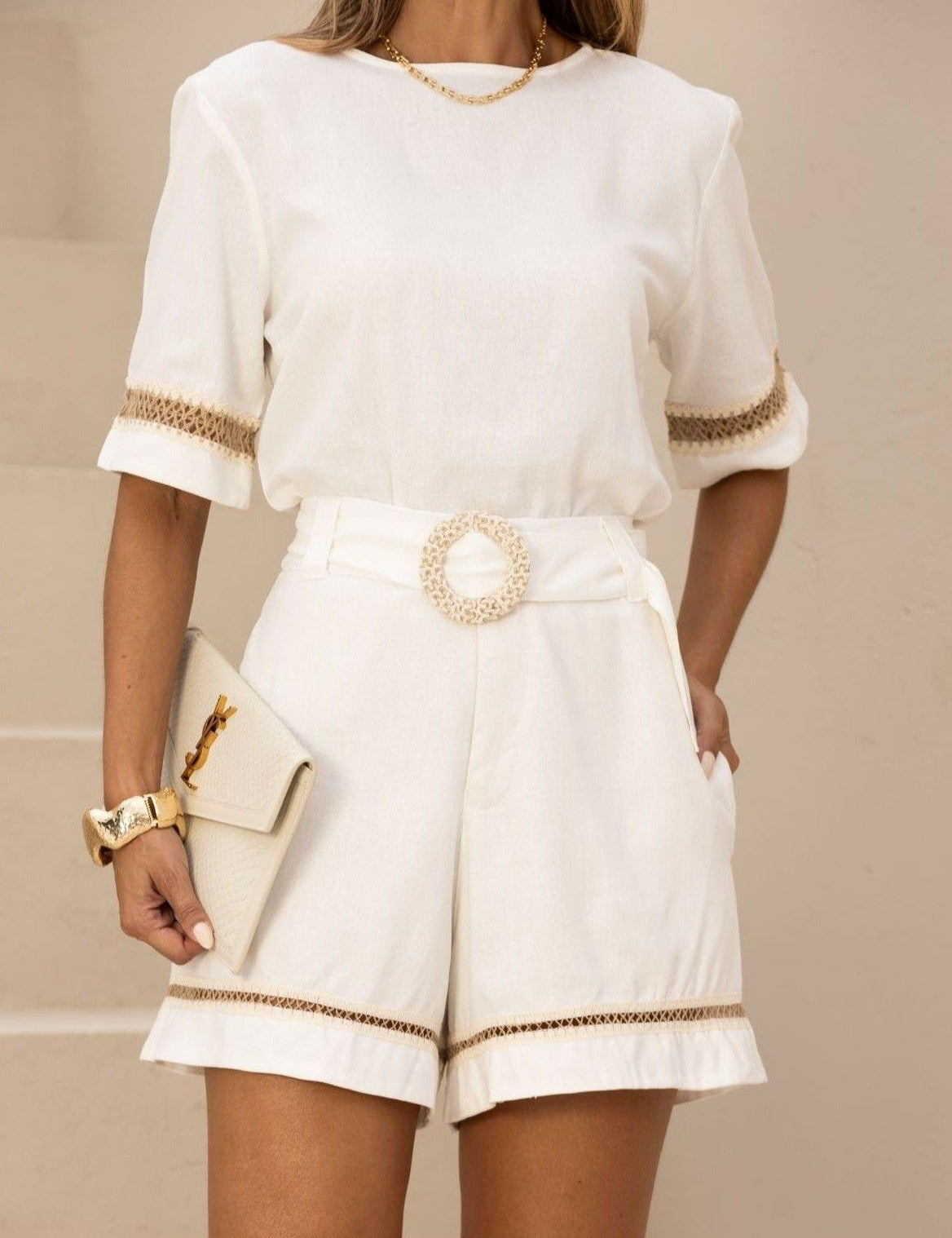 Short De Linho Com Entremeio Natural Off White Frysaide
