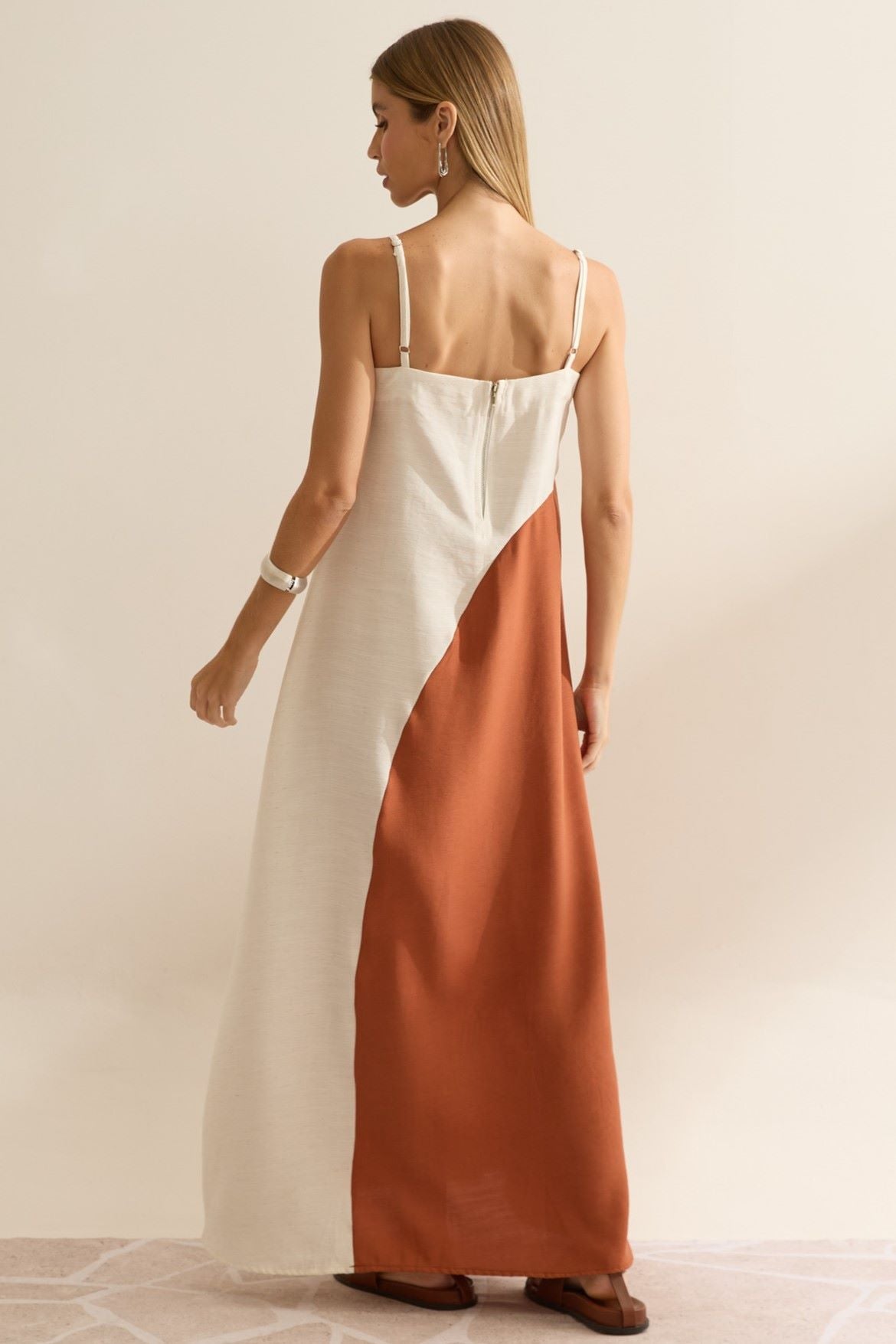 Vestido Longo Flo Maria Off White Bicolor Recorte