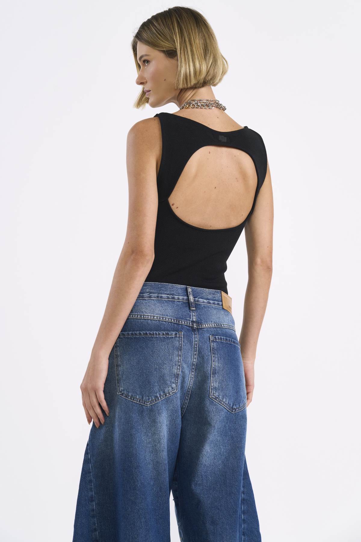 Blusa Colcci Preta Gola Alta Costura Aparente