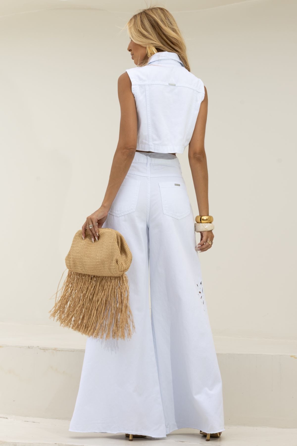 Blusa Cropped Frysaide Branca Gola E Botões
