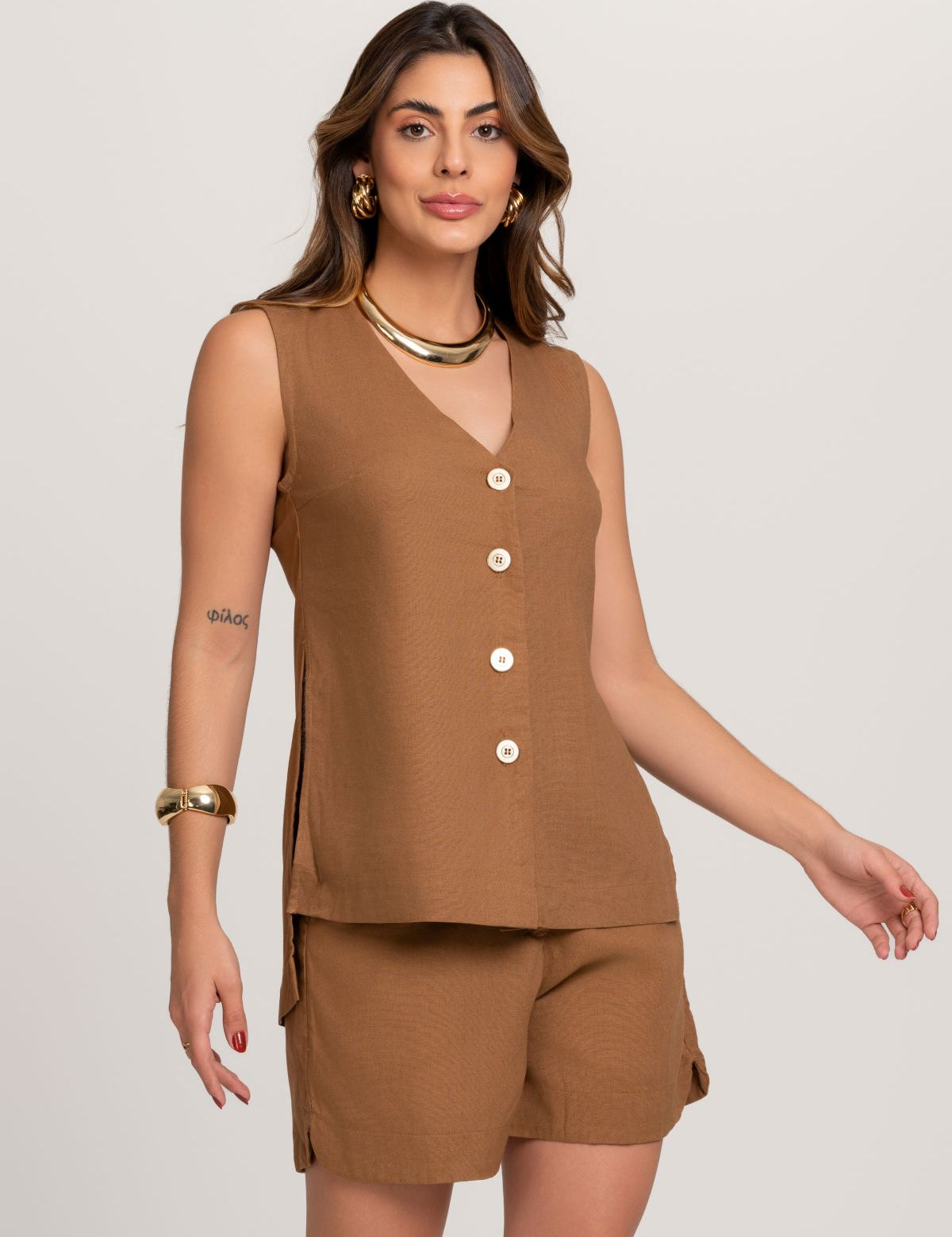 Blusa De Linho Alongada Marrom Com Abertura Lateral Frysaide