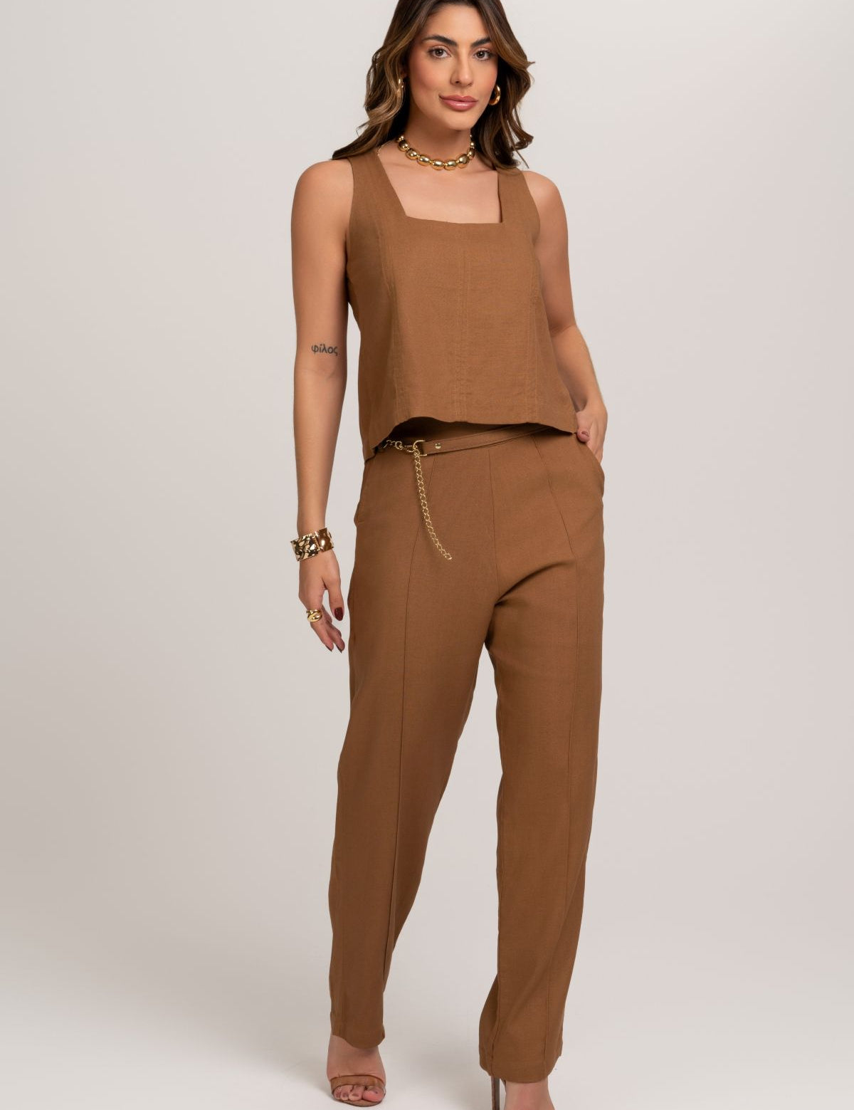 Blusa De Linho Marrom Com Abertura Nas Costas Frysaide