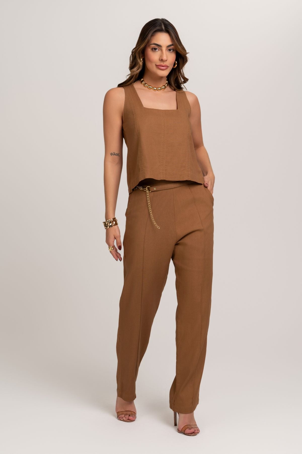 Blusa De Linho Marrom Com Abertura Nas Costas Frysaide