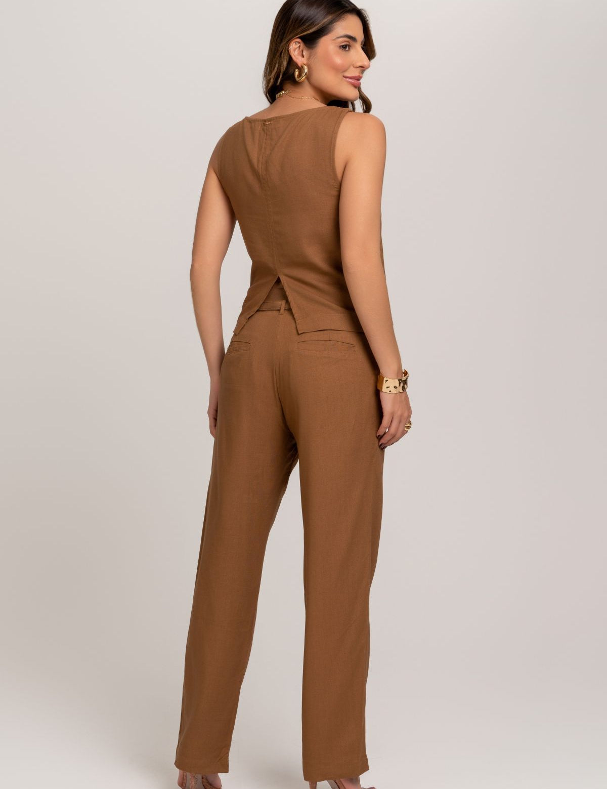 Blusa De Linho Marrom Com Abertura Nas Costas Frysaide