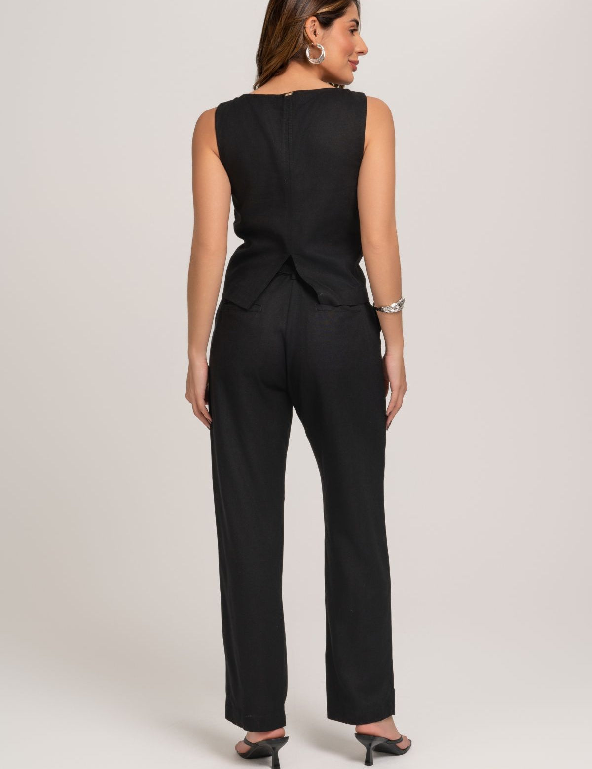 Blusa De Linho Preto Com Abertura Nas Costas Frysaide