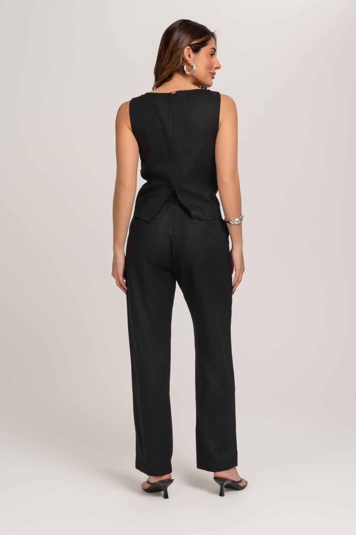 Blusa De Linho Preto Com Abertura Nas Costas Frysaide