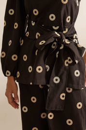 Blusa Flo Maria Preta Um Ombro Só Bordada