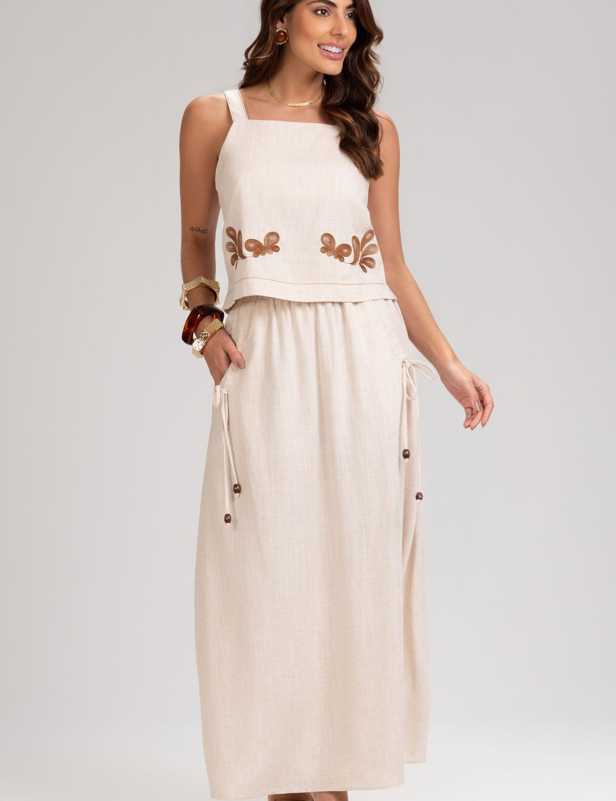 Blusa Frysaide Off White Linho Bordado Cropped