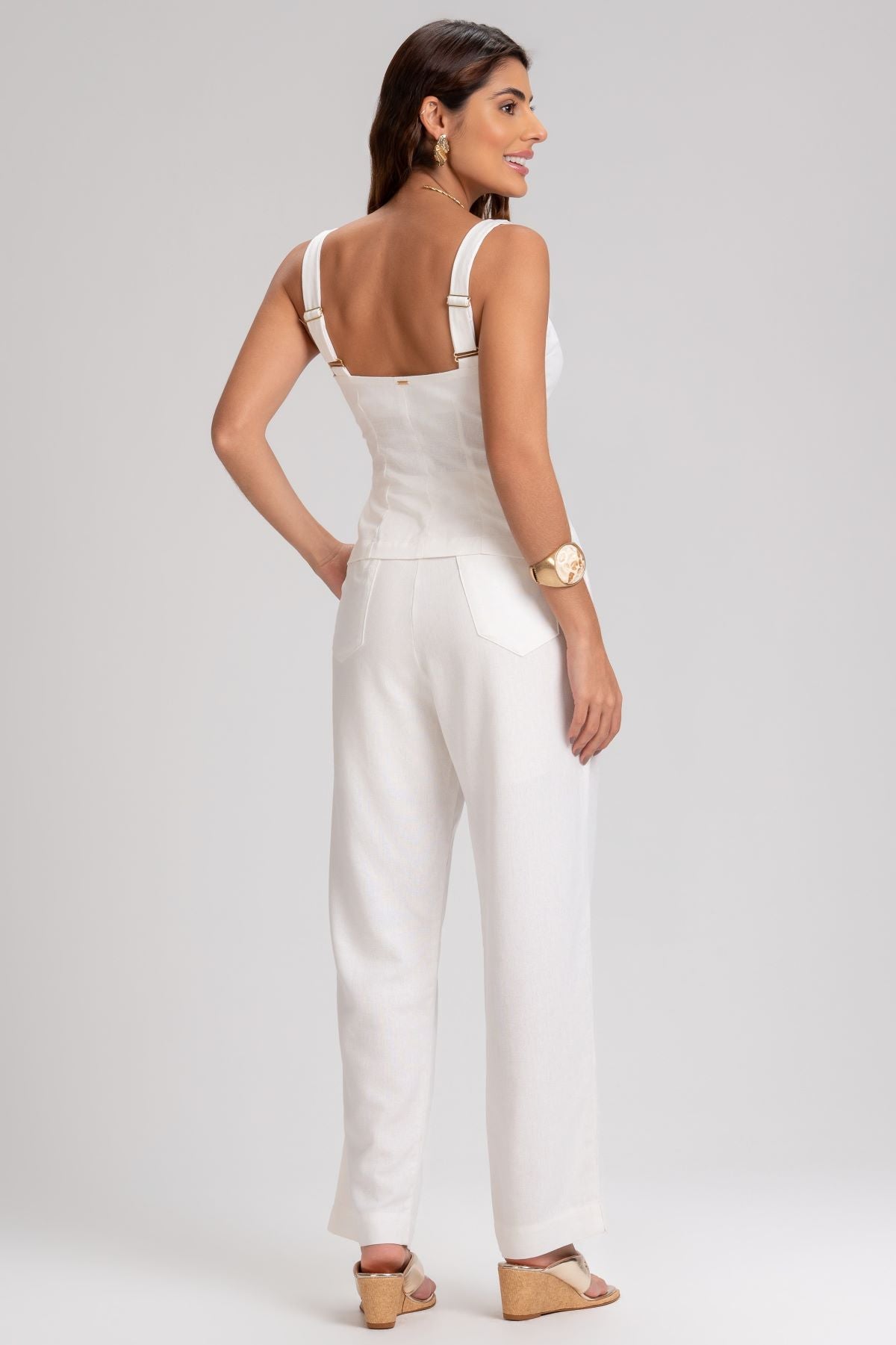 Blusa Frysaide Off White Linho Ilhós Decote Coração