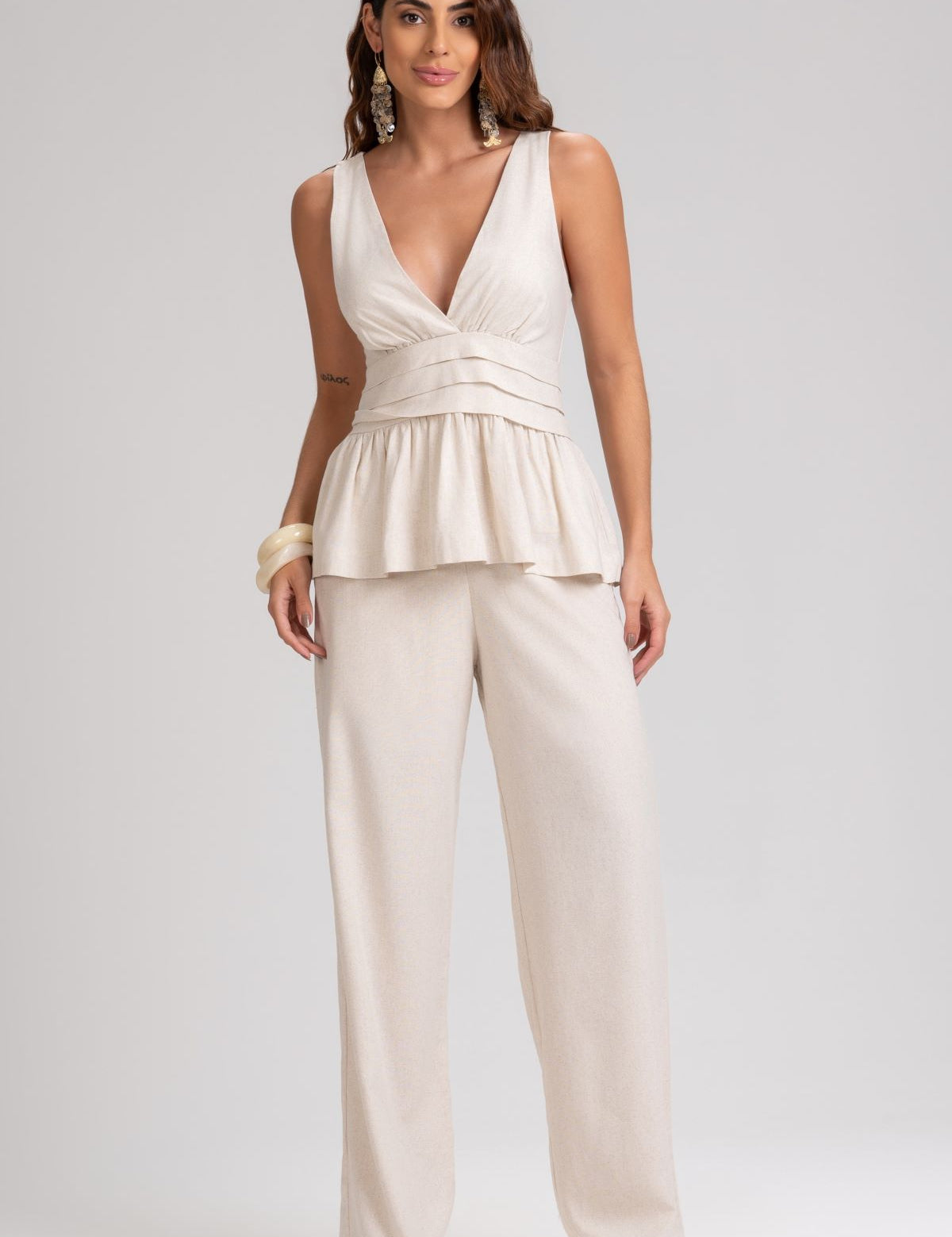 Blusa Frysaide Off White Linho Peplum Decote V