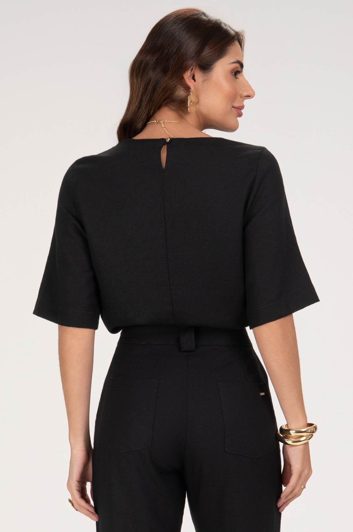 Blusa Frysaide Preta Linho Pregas Frontais