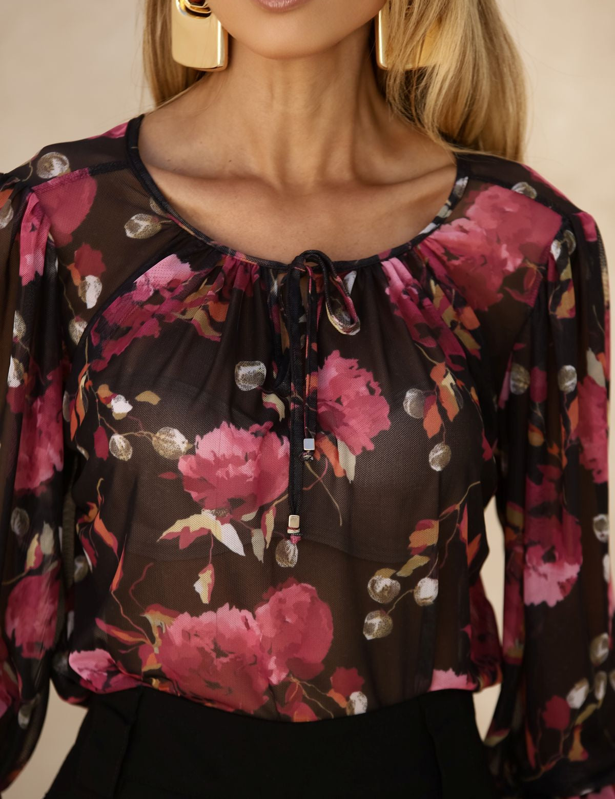 Blusa Frysaide Preta Tule Floral Amarração