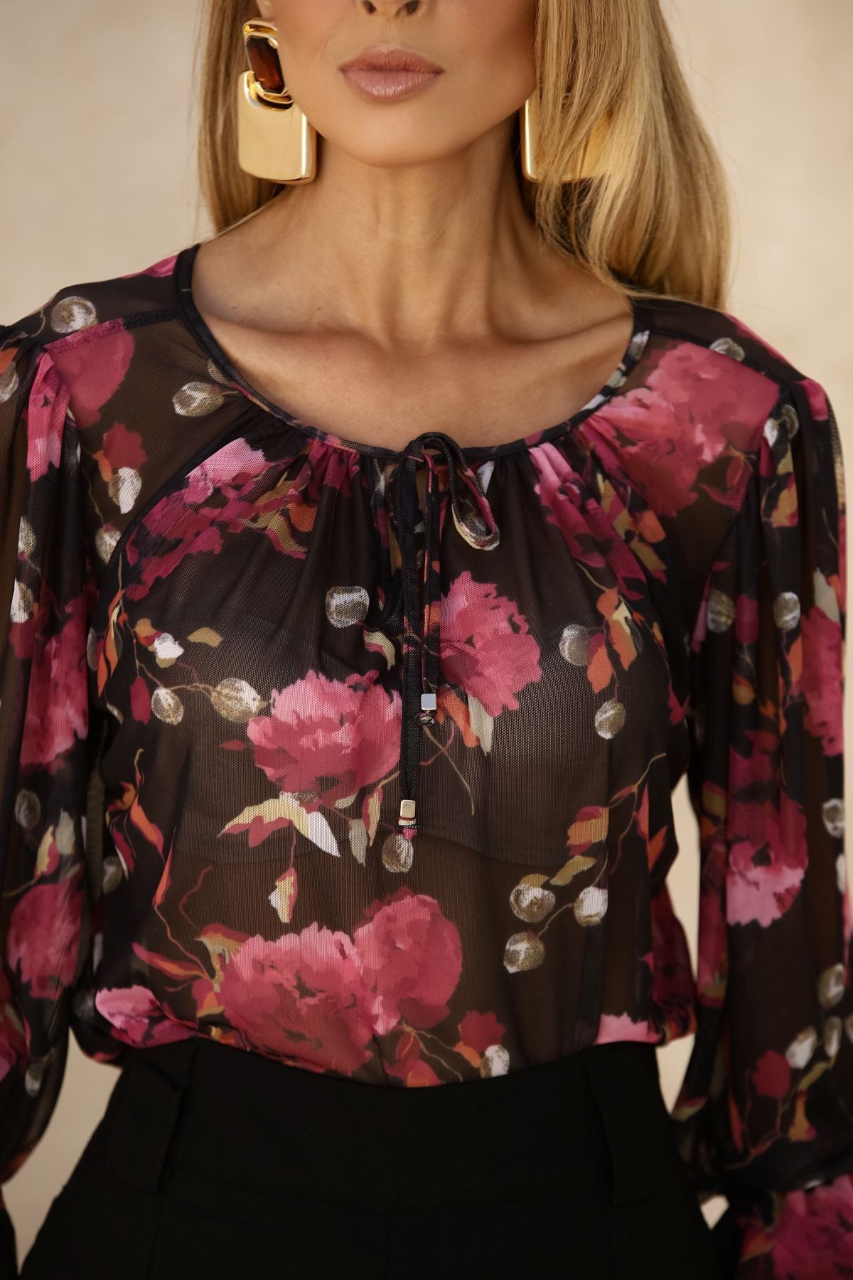 Blusa Frysaide Preta Tule Floral Amarração