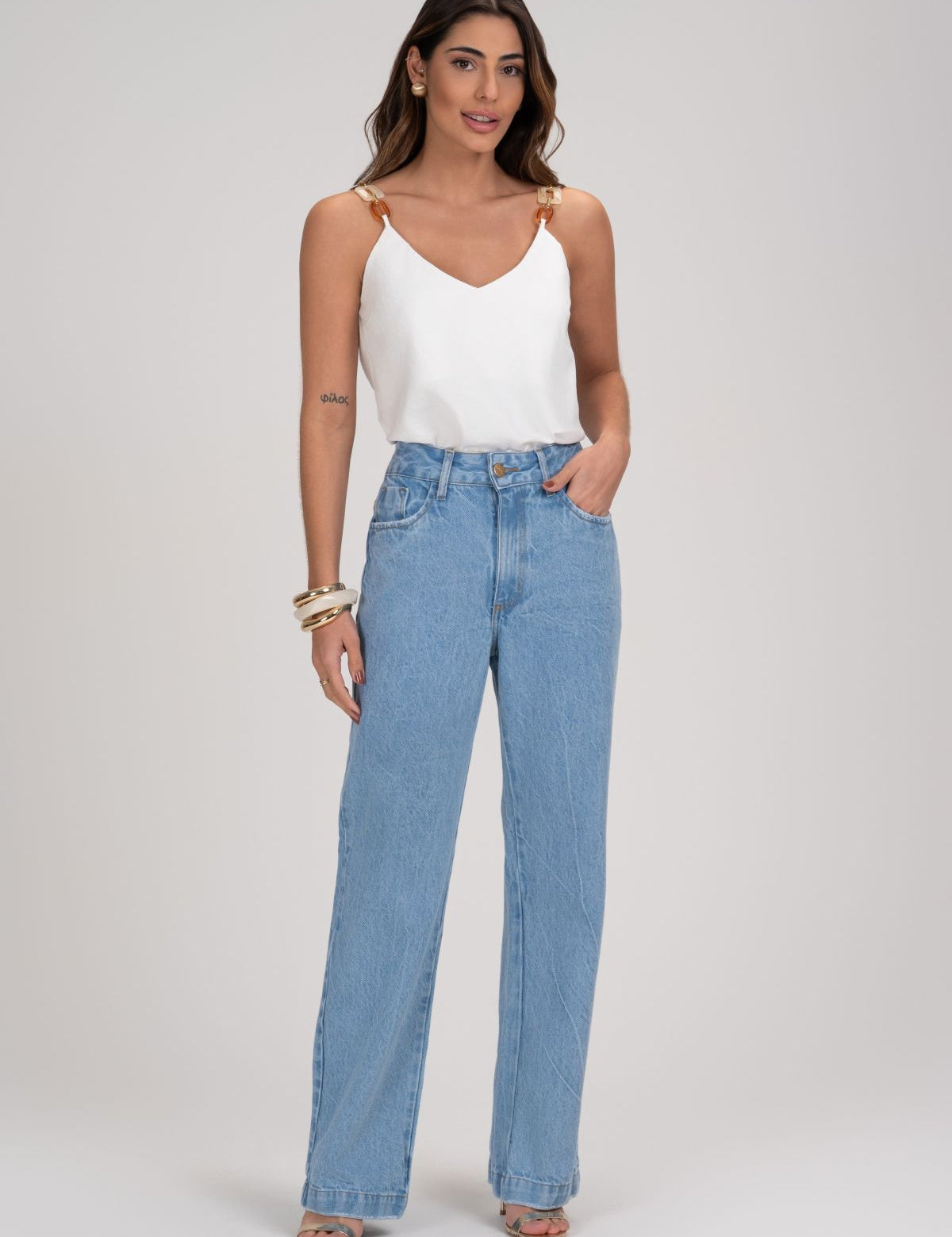 Blusa Linho Off White Com Acrílico Nas Alças Frysaide
