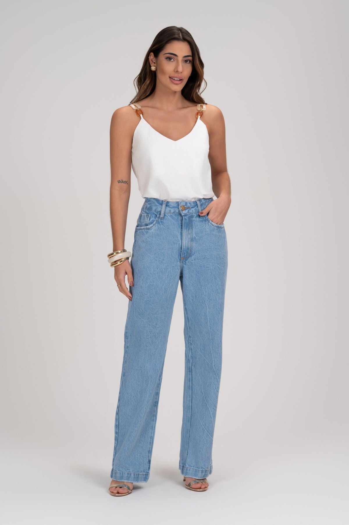 Blusa Linho Off White Com Acrílico Nas Alças Frysaide