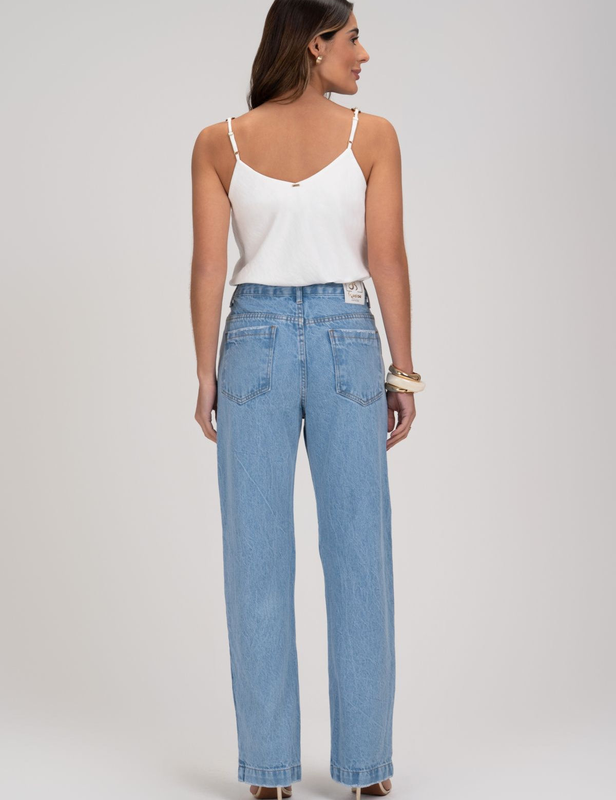 Blusa Linho Off White Com Acrílico Nas Alças Frysaide